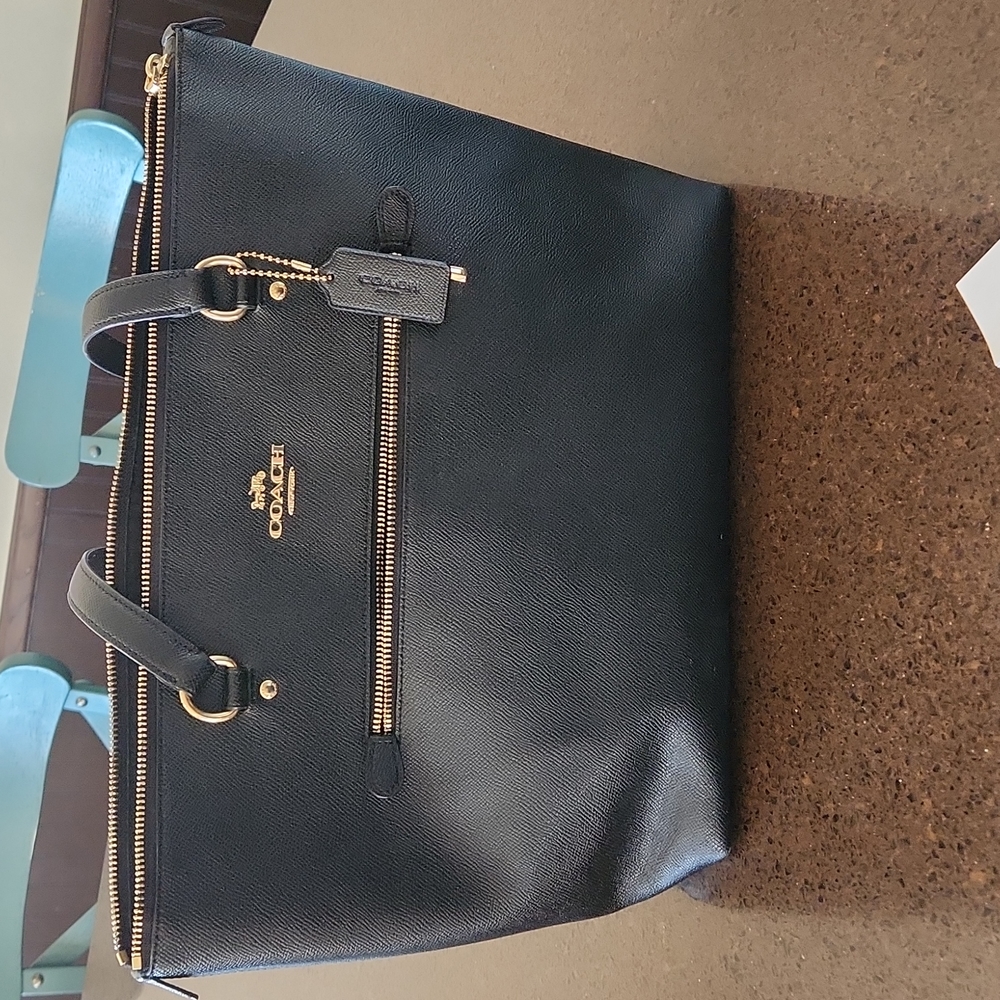 Coach gallery tote 👜 like new!